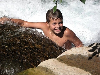 Zach conquers the Fossil Creek cascade!